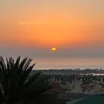 Mit Meerblick Und Gemeinschaftspool 아파트 *
