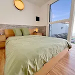 Mit Meerblick Und Gemeinschaftspool 아파트