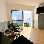 Mit Meerblick Und Gemeinschaftspool