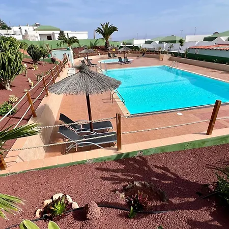 Mit Meerblick Und Gemeinschaftspool アパート *