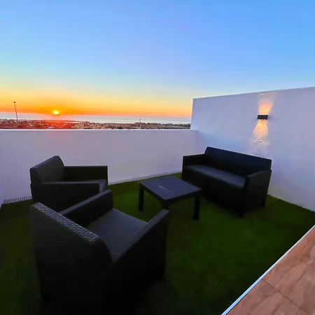 Mit Meerblick Und Gemeinschaftspool